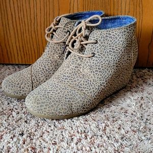Toms booties, excellent used condition